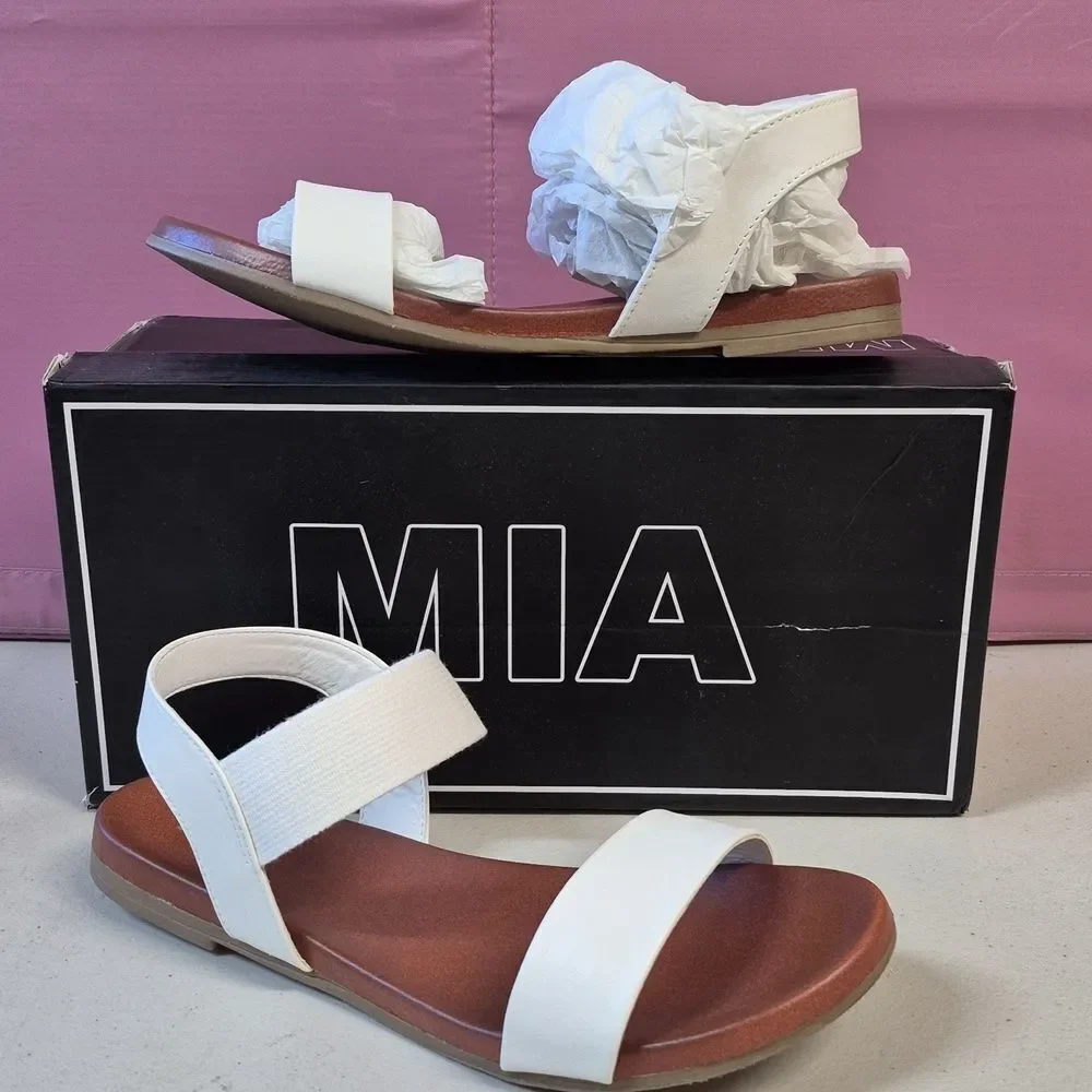 MIA Cindy Size 8M OR 9MWhite Sandal - New